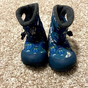 Size 5 baby Bogs!